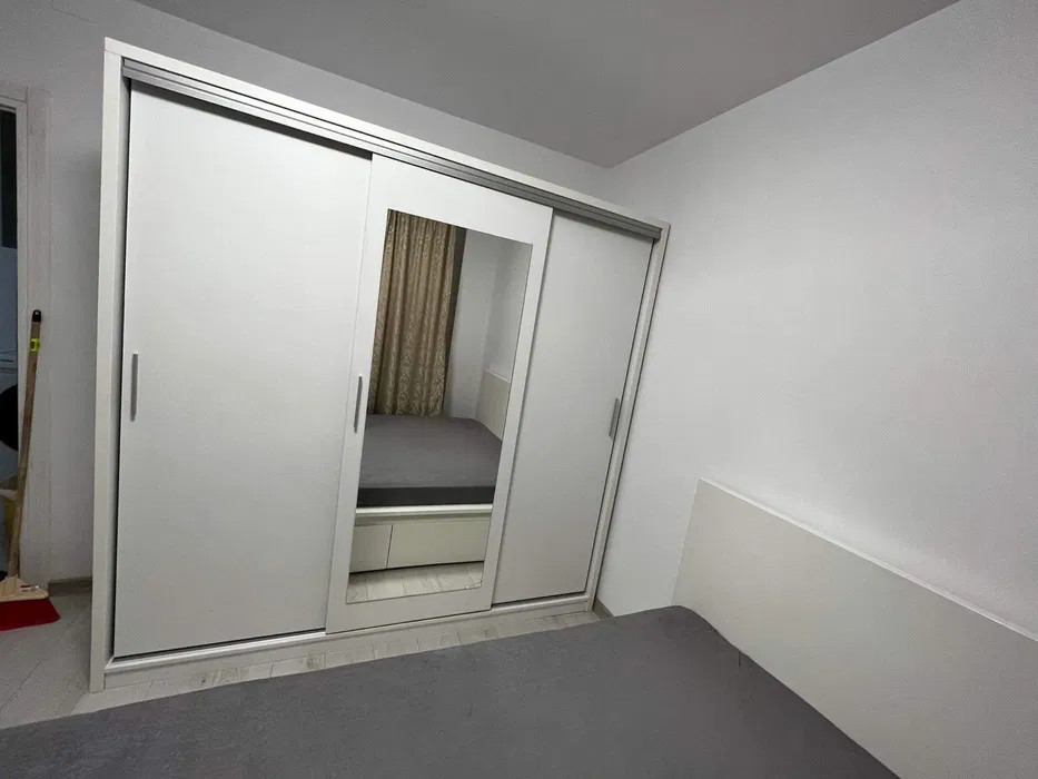 APARTAMENT 3 CAMERE  PIATA GORJULUI