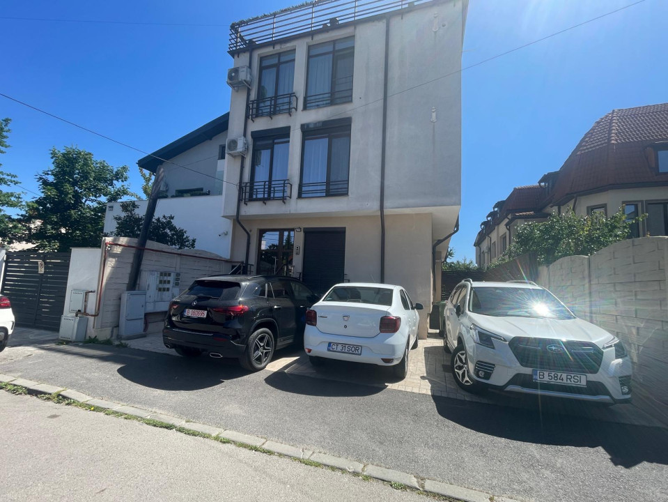 Apartament cu Terasă Generoasă în Zona Jiului