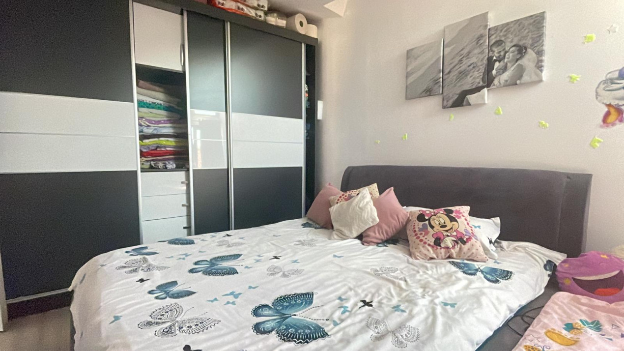 Apartament cu Terasă Generoasă în Zona Jiului