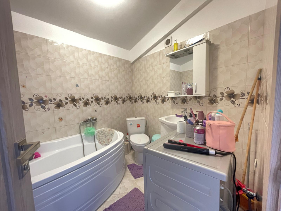 Apartament cu Terasă Generoasă în Zona Jiului