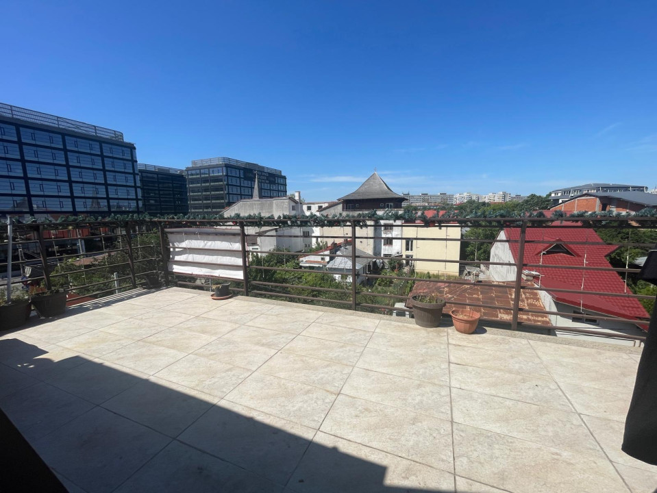 Apartament cu Terasă Generoasă în Zona Jiului