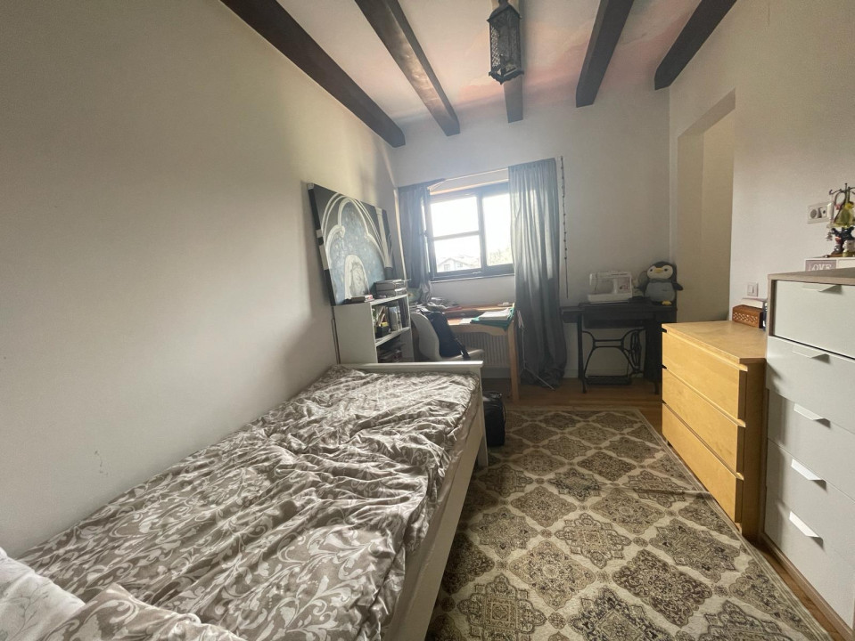  Vila cu 5 Camere în Inima Orașului Otopeni