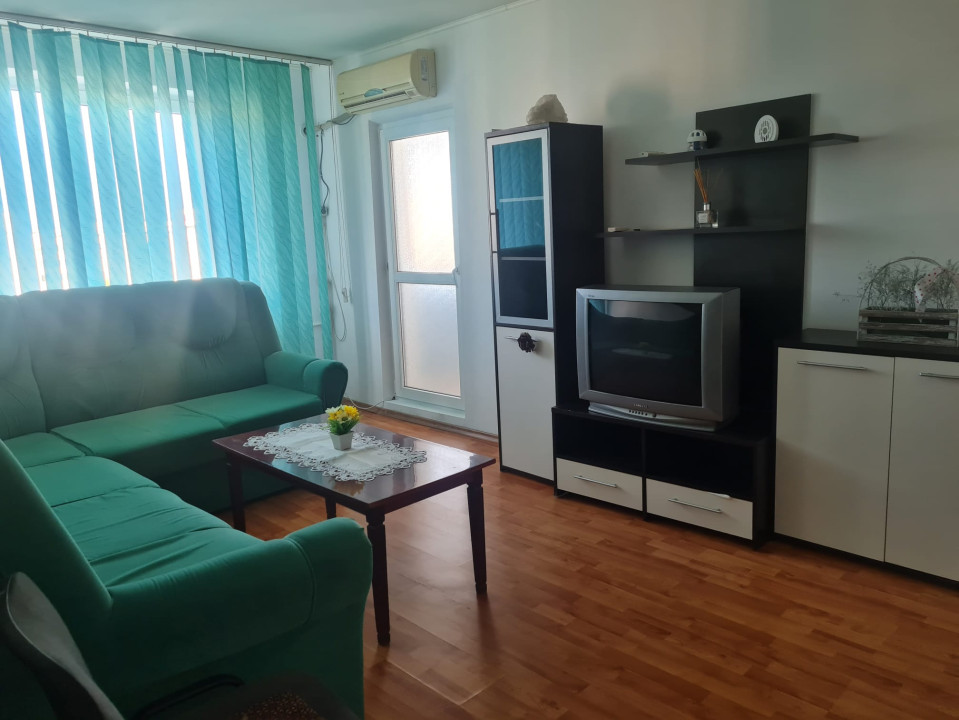 Apartament 4 camere lângă metrou Aparatorii Patriei, 