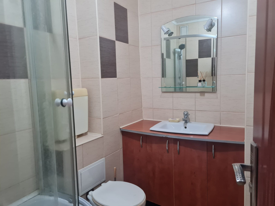 Apartament 4 camere lângă metrou Aparatorii Patriei, 