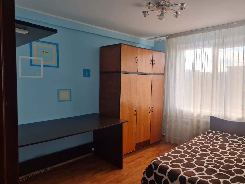 Apartament 4 camere lângă metrou Aparatorii Patriei, 