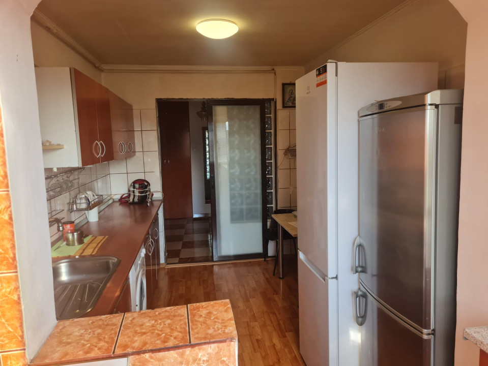 Apartament 4 camere lângă metrou Aparatorii Patriei, 