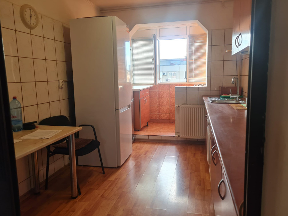 Apartament 4 camere lângă metrou Aparatorii Patriei, 