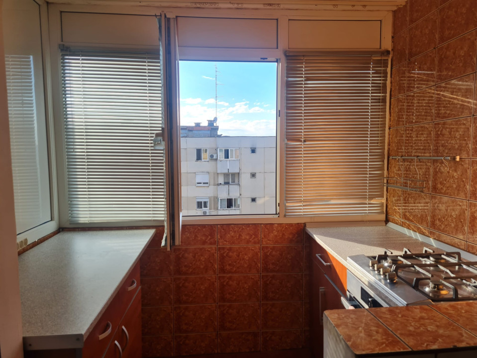 Apartament 4 camere lângă metrou Aparatorii Patriei, 