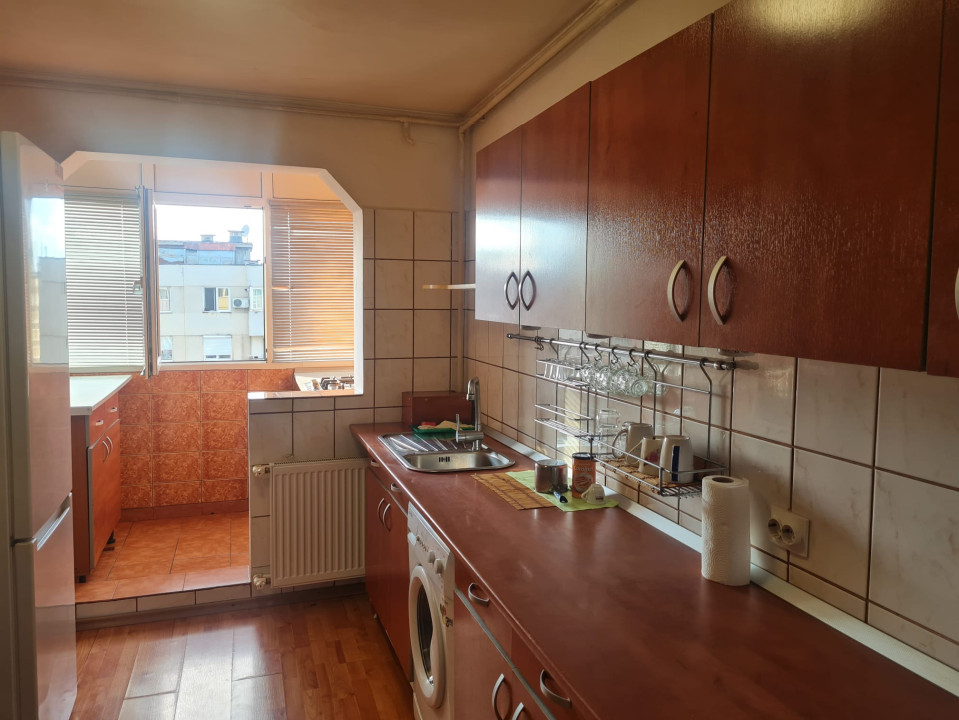 Apartament 4 camere lângă metrou Aparatorii Patriei, 