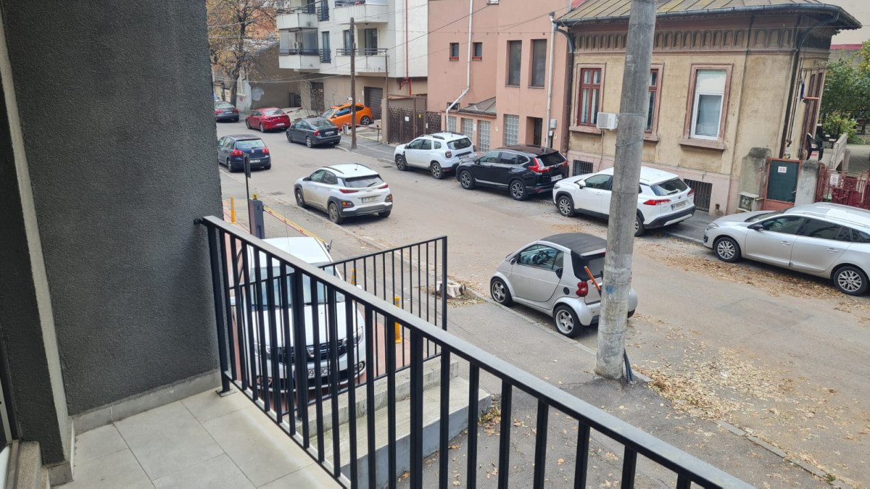 APARTAMENT LUX 3 CAMERE - DELEA NOUA 800 inchiriere termen scurt