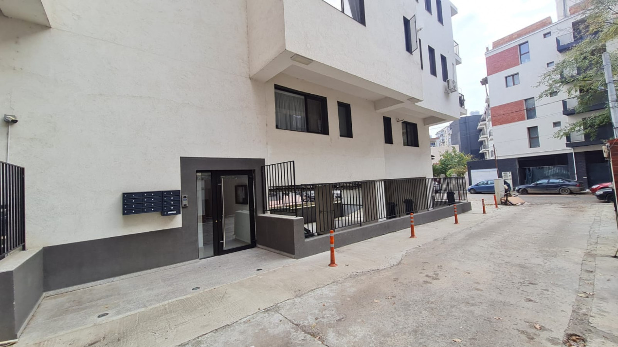 APARTAMENT LUX 3 CAMERE - DELEA NOUA 800 inchiriere termen scurt