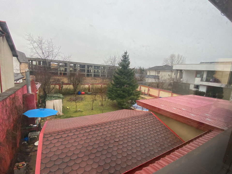 Locuință de Lux cu Piscină și Posibilități de Dezvoltare