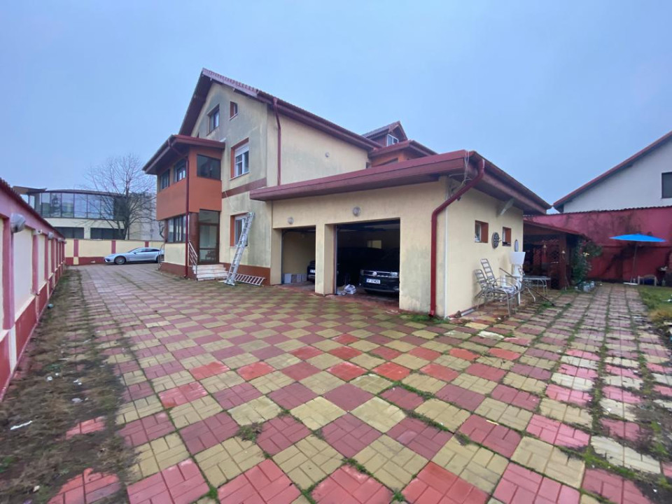 Locuință de Lux cu Piscină și Posibilități de Dezvoltare