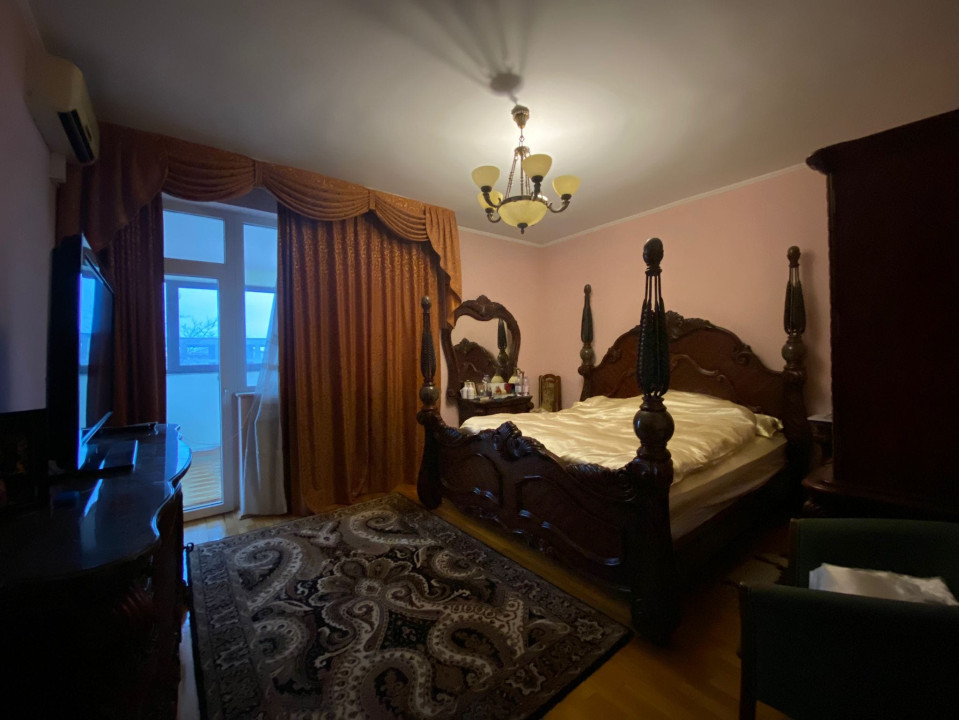 Locuință de Lux cu Piscină și Posibilități de Dezvoltare