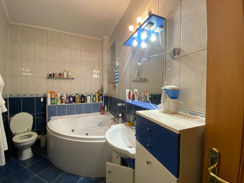 Locuință de Lux cu Piscină și Posibilități de Dezvoltare