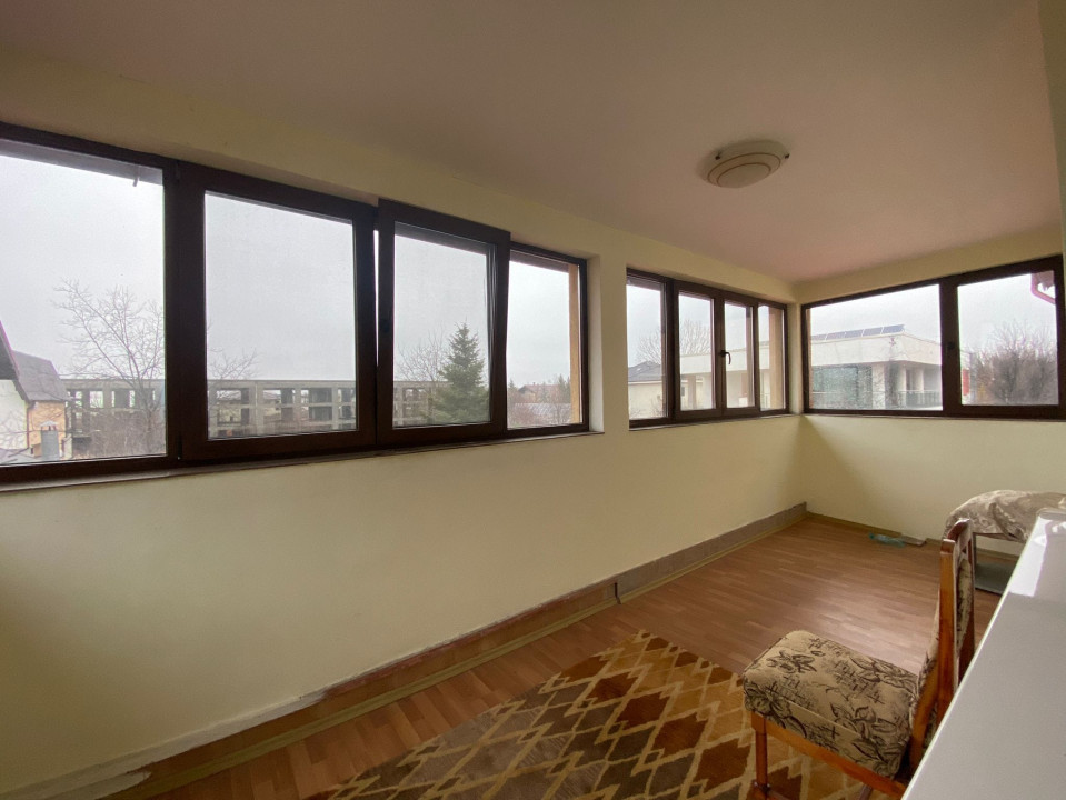 Locuință de Lux cu Piscină și Posibilități de Dezvoltare